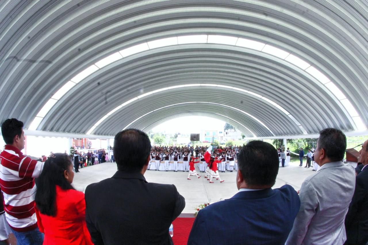 El alcalde Carlos López asiste a ceremonia de graduación de alumnos de la Secundaria Técnica 55